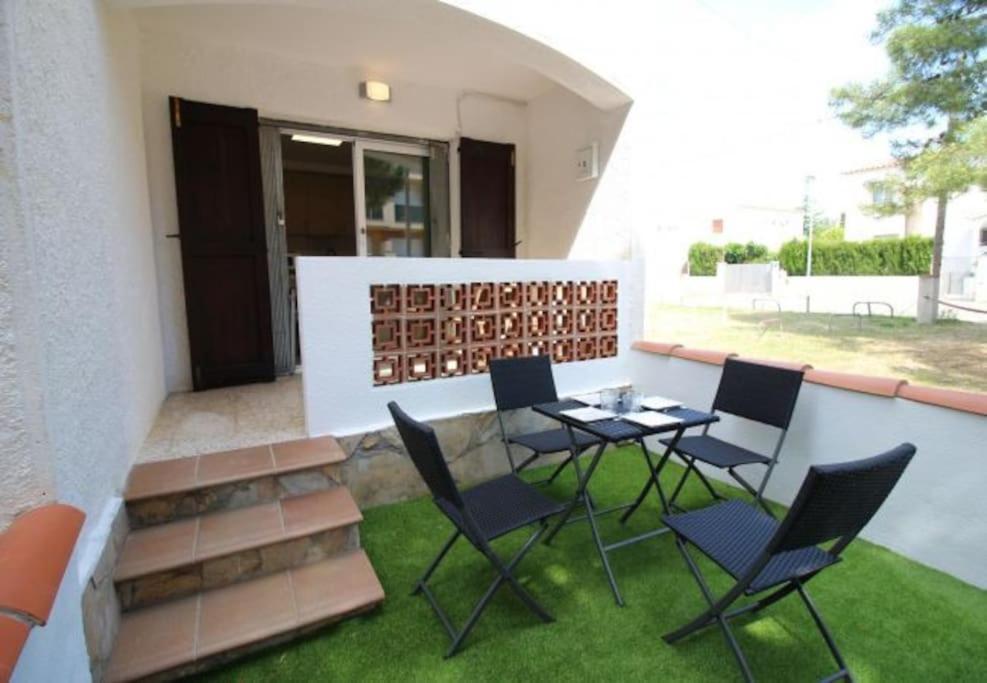 Appartement Situe A 100 M De La Plage Empuriabrava Εξωτερικό φωτογραφία